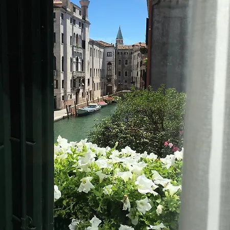 Casa Colleoni فندق مبيت وإفطار 4*