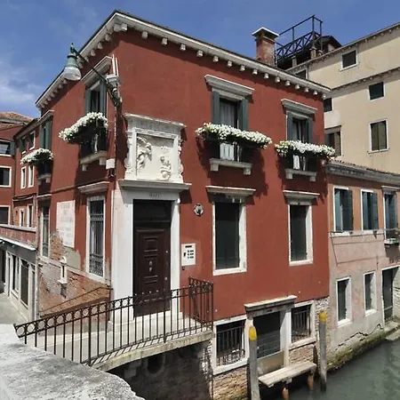 Casa Colleoni Bed & Breakfast 4*